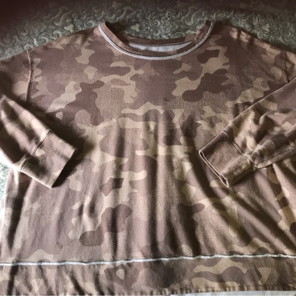 ALL WORTHY Camo Crewneck Top 1X - Picture 1 of 4